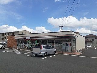 近くのセブンイレブン大津バイパス店まで130m（徒歩2分）
