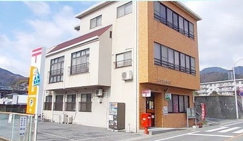 近くの五日市川内郵便局まで700m（徒歩9分）