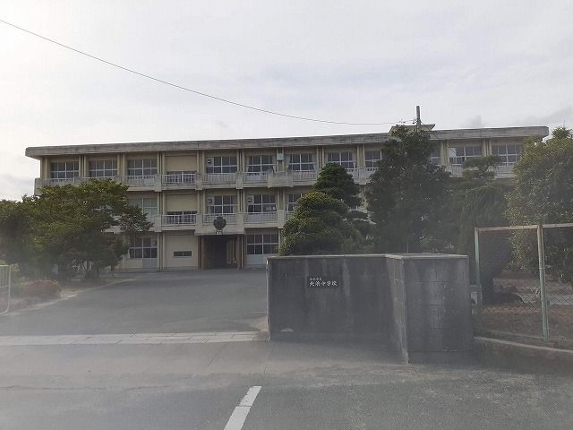近くの浜松市立北浜中学校まで400m(徒歩5分)