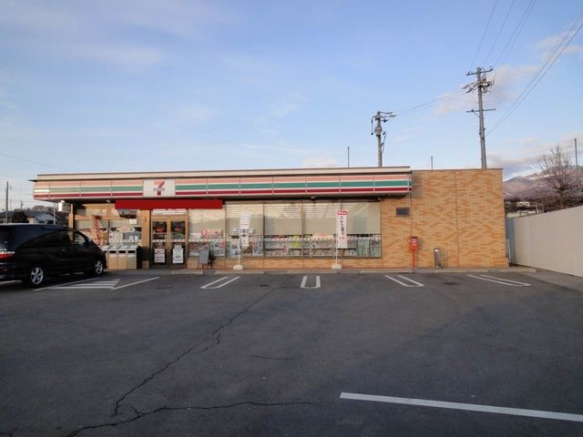 近くのコンビニまで750m（徒歩10分）