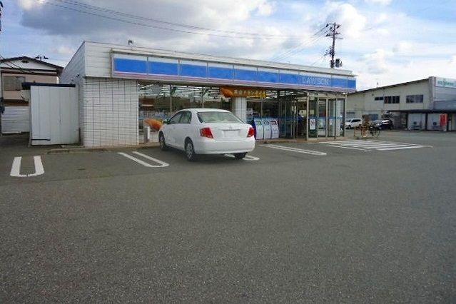 近くのローソン仁井田本町店まで300m（徒歩4分）