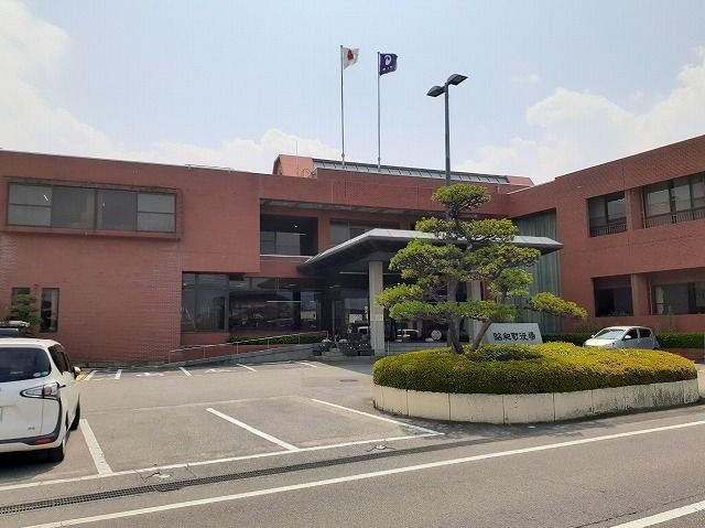 近くの昭和町役場まで2,400m（徒歩30分）