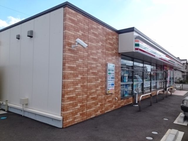 近くのコンビニまで850m（徒歩11分）