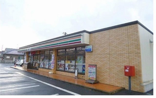 近くのコンビニまで950m（徒歩12分）