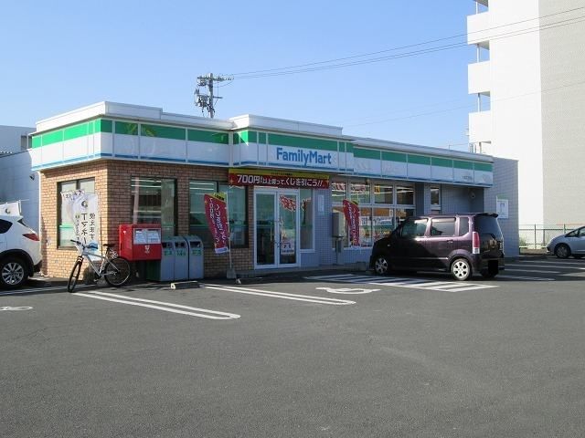 近くのファミリーマート大淀２丁目店まで290m（徒歩4分）