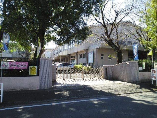 近くの桜木小学校まで100m（徒歩2分）