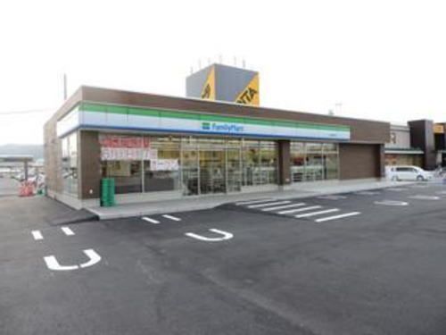 近くのファミリーマート 福井飯塚町店まで600m（徒歩8分）