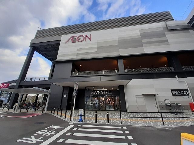 近くのイオンモール名古屋ノリタケまで1,800m（徒歩23分）