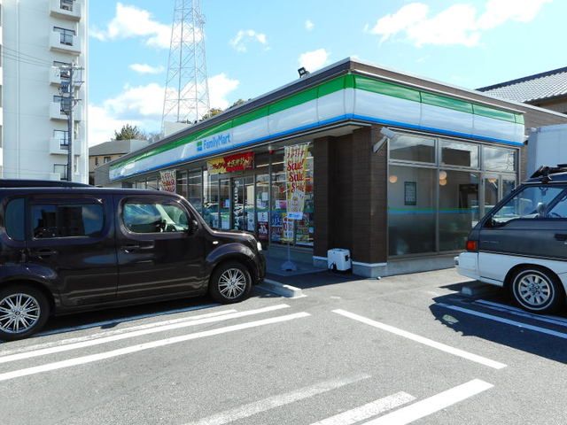 近くのファミリーマート 岡崎鴨田東店まで550m(徒歩7分)