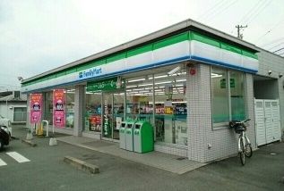 近くのファミリーマート蒲郡諏訪東店様まで70m（徒歩1分）