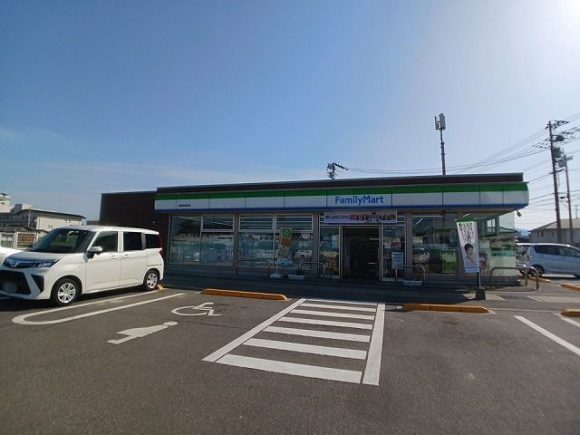 近くのファミリーマート香南由佐店さんまで160m（徒歩2分）