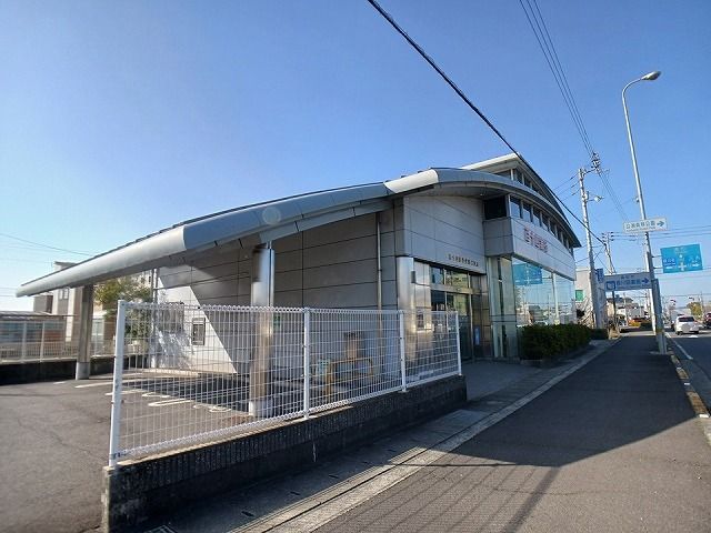 近くの百十四銀行空港口支店さんまで950m（徒歩12分）