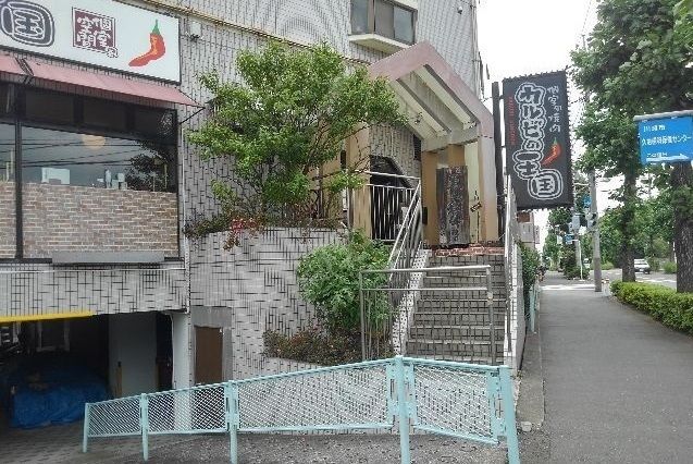 近くの飲食店まで550m（徒歩7分）