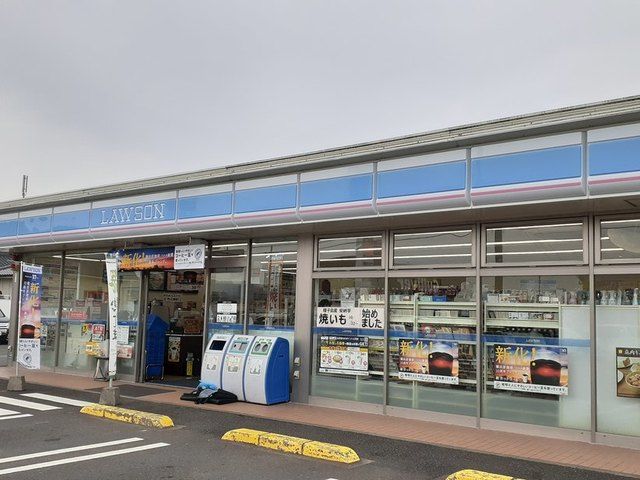 近くのローソン国分広瀬店まで1,100m（徒歩14分）