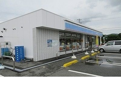近くのローソン篠山インター店様まで450m（徒歩6分）