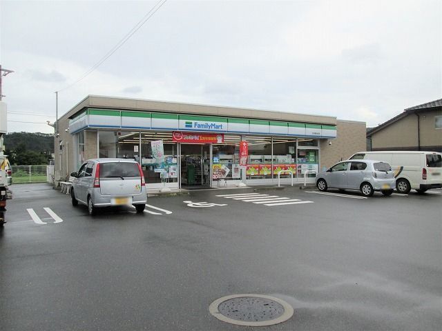 近くのファミリーマート 北安曇池田店まで620m(徒歩8分)