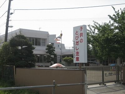 近くの第三保育園まで1,100m（徒歩14分）