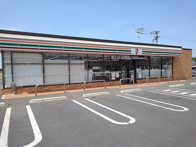 近くのコンビニまで1,300m（徒歩17分）