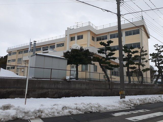 近くの小学校まで1,500m（徒歩19分）