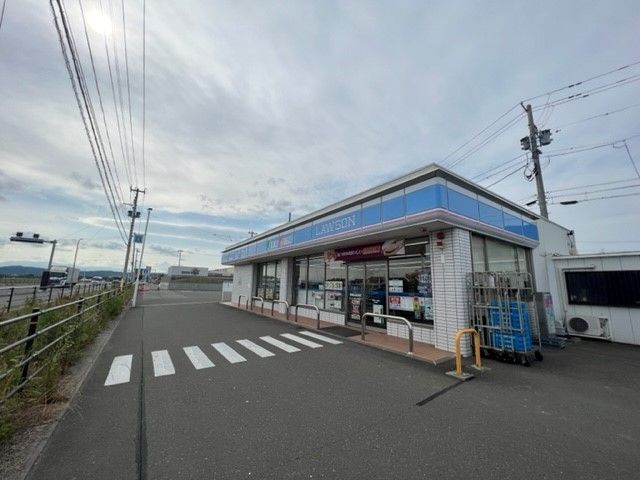 近くのコンビニまで800m（徒歩10分）