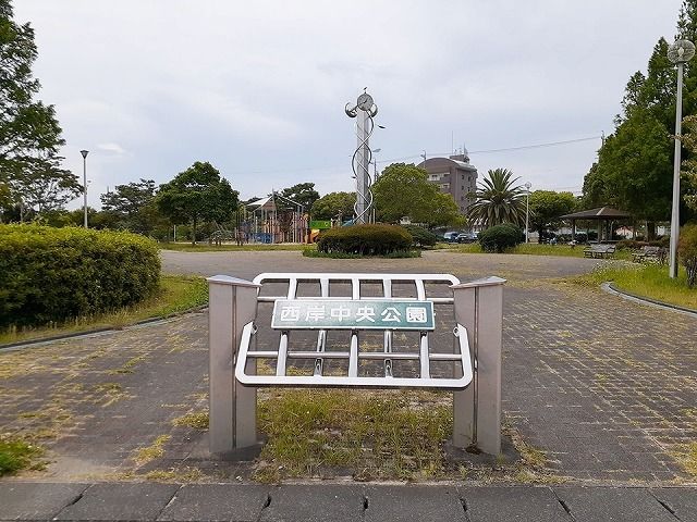 近くの西都中央公園まで500m（徒歩7分）
