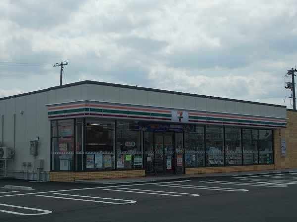 近くのスーパーまで550m（徒歩7分）