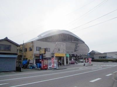 近くの施設まで100m（徒歩2分）