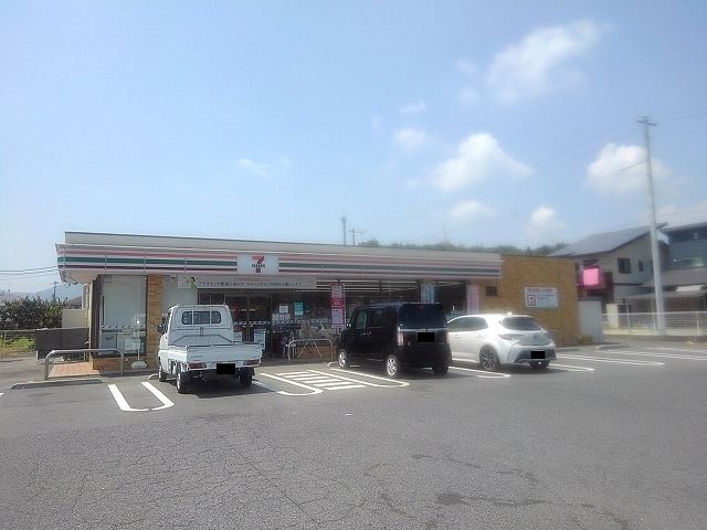 近くのセブンイレブン三原沼田西店まで1,000m（徒歩13分）