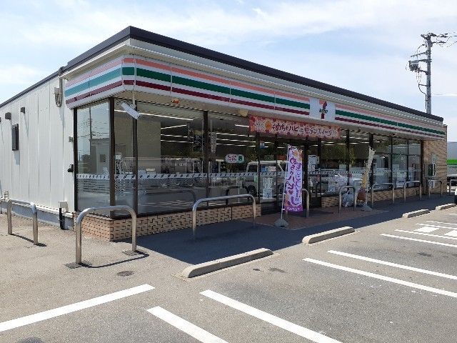 近くのセブンイレブン下斉田町店まで450m（徒歩6分）