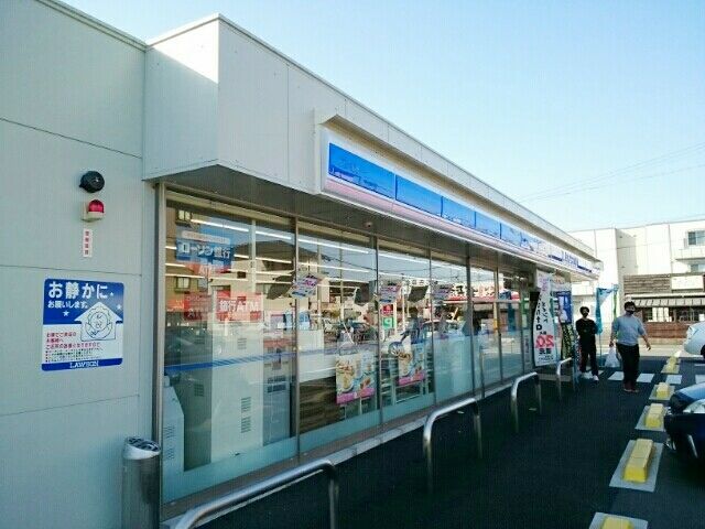 近くのコンビニまで250m（徒歩4分）