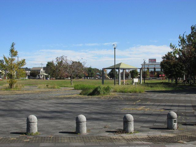 近くのインタ－パ－ク中央公園まで300m（徒歩4分）