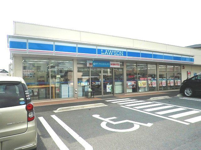 近くのコンビニまで700m（徒歩9分）