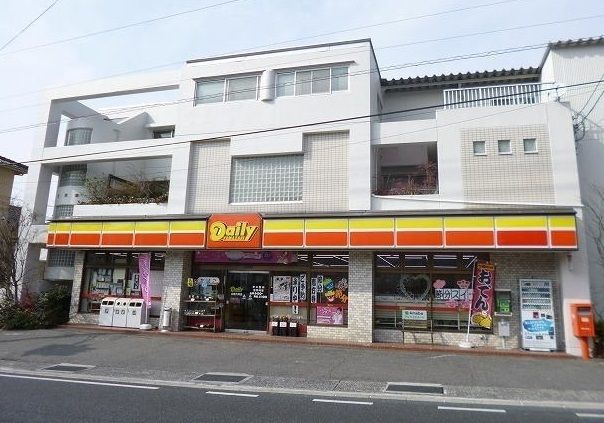 近くのコンビニまで350m（徒歩5分）