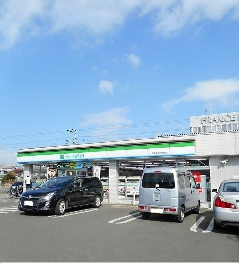 近くのコンビニまで200m（徒歩3分）