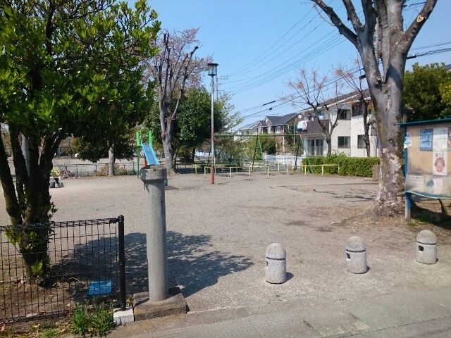 近くの公園まで250m（徒歩4分）