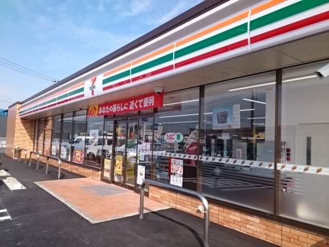近くのセブンイレブン伊予下吾川東店様まで350m(徒歩5分)