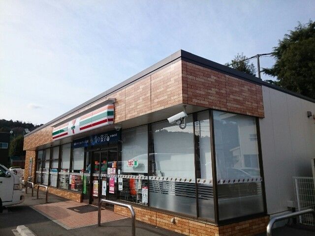 近くのセブンイレブン八千代店まで550m（徒歩7分）