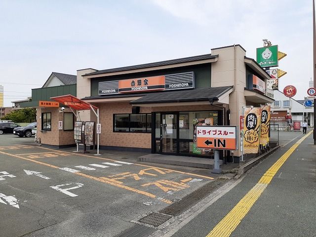 近くの飲食店まで450m（徒歩6分）