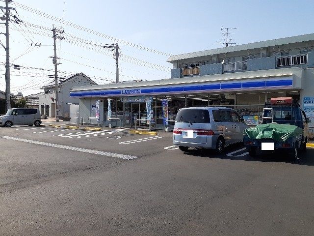 近くのコンビニまで800m（徒歩10分）