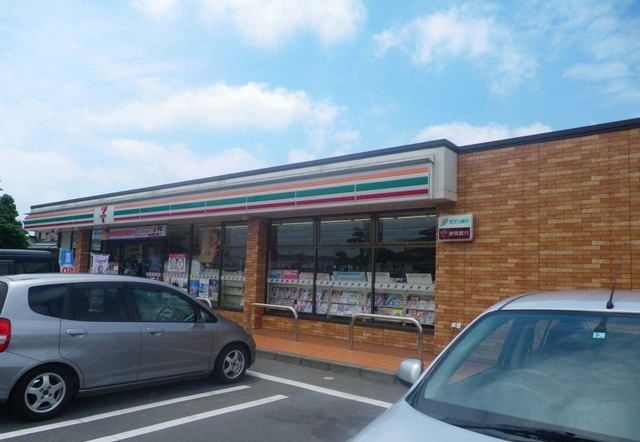 近くのセブンイレブン裾野二ツ屋店まで800m(徒歩10分)