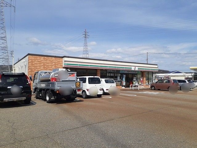 近くのセブンイレブンまで600m（徒歩8分）