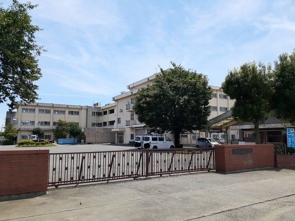 近くの前橋市立山王小学校まで1,400m(徒歩18分)