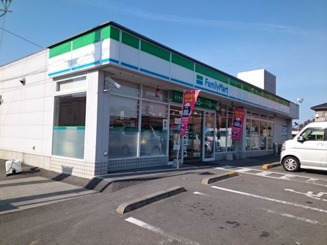 近くのファミリーマート堀江店様まで220m（徒歩3分）