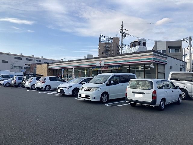 近くのセブンイレブンまで230m（徒歩3分）