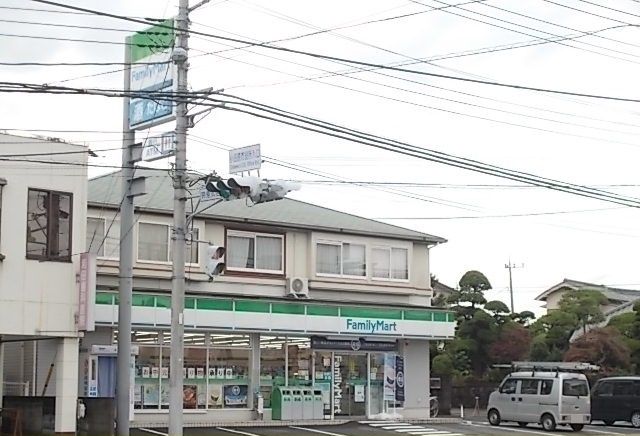 近くのコンビニまで900m（徒歩12分）