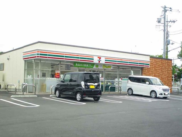 近くのコンビニまで240m（徒歩3分）