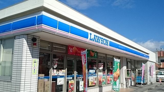 近くのローソンパイプライン通伊祖店まで350m（徒歩5分）