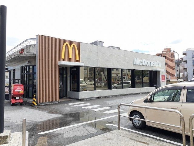近くのマクドナルド大平店まで800m（徒歩10分）