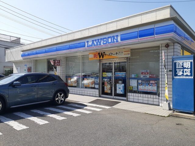 近くのローソン福岡次郎丸2丁目店まで450m（徒歩6分）