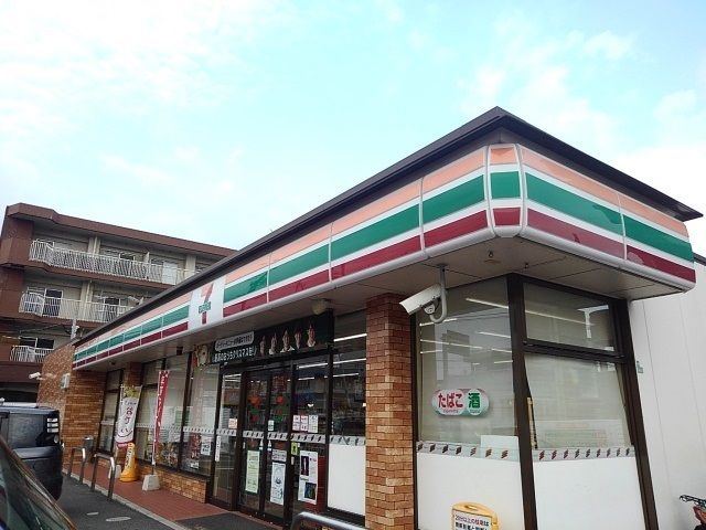 近くのセブンイレブンまで400m（徒歩5分）